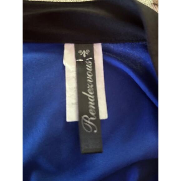 Rendezvous Contrast-Trim Split-Neck Tunic Top, Cobalt/Black, Size Large - Picture 4 of 5